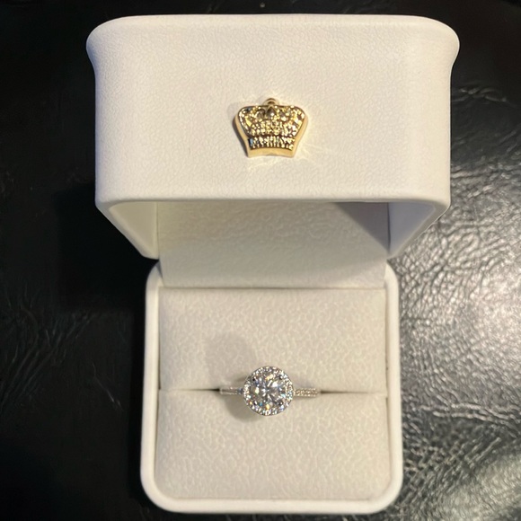 Jewelry - 1.00 CTW Round Cut Halo Diamond Ring size-7